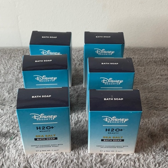 6pcs Disney Resorts H2O bundle - Picture 3 of 3